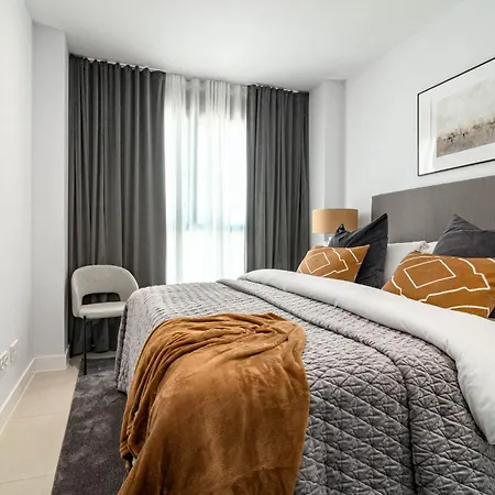 Lme133a- Stunning Flat Close To In *