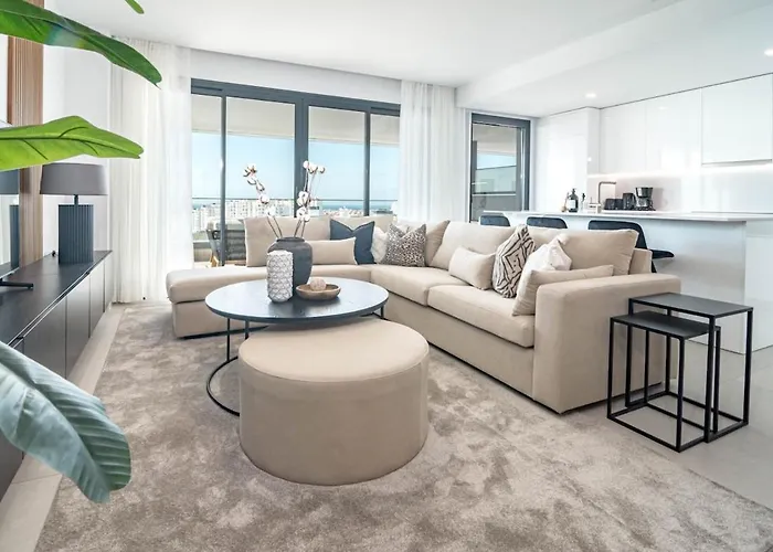 Lme13.3a- Stunning Flat Close To In *