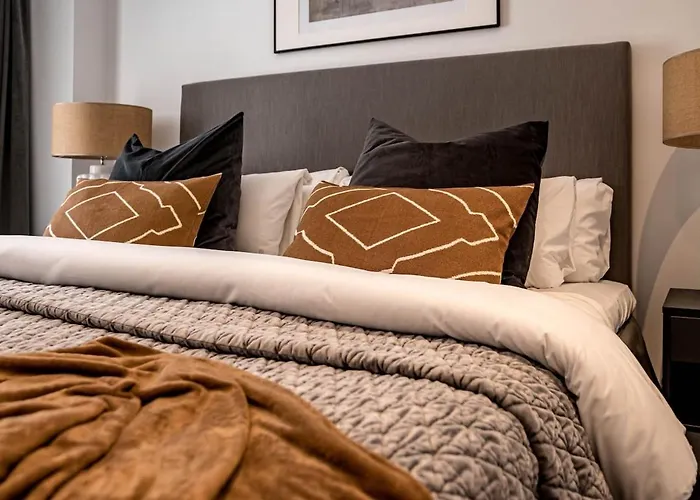 Lme13.3a- Stunning Flat Close To In *