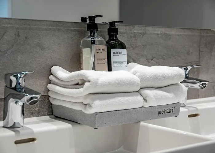 Lme13.3a- Stunning Flat Close To In