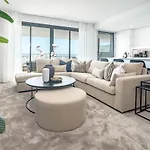 Lme13.3a- Stunning Flat Close To In *
