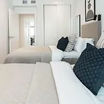 Lme13.3a- Stunning Flat Close To In