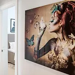Lme13.3a- Stunning Flat Close To In Apartment *