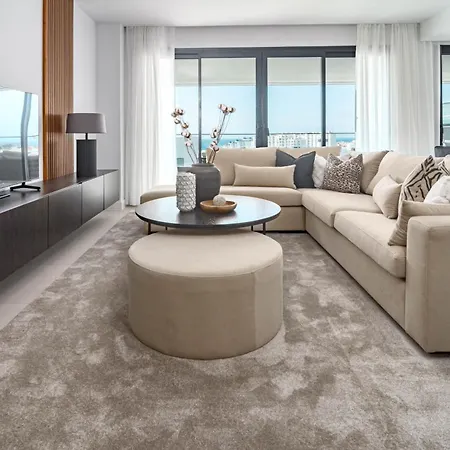 Lme133a- Stunning Flat Close To In *