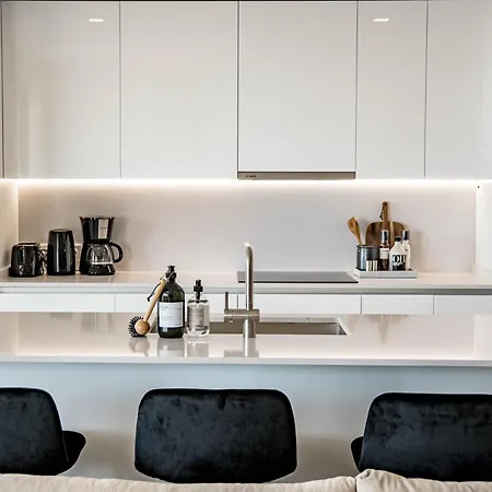 Lme133a- Stunning Flat Close To In Эстепона