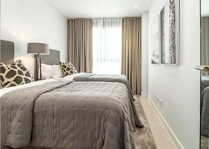 Lme13.3a- Stunning Flat Close To In