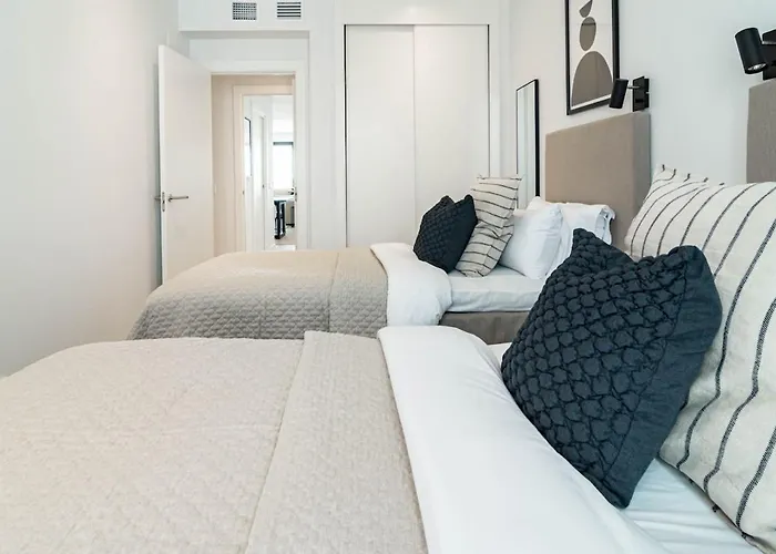 Lme13.3a- Stunning Flat Close To In