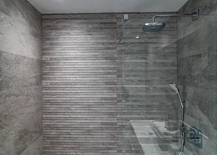 Lme13.3a- Stunning Flat Close To In *