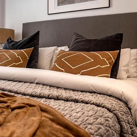 Lme133a- Stunning Flat Close To In