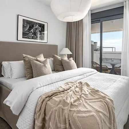 Lme13.3a- Stunning Flat Close To In