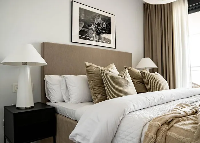 Lme13.3a- Stunning Flat Close To In *