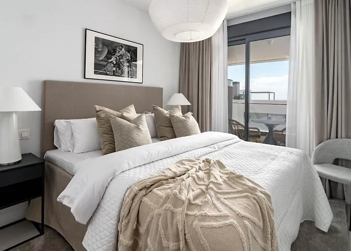 Lme13.3a- Stunning Flat Close To In