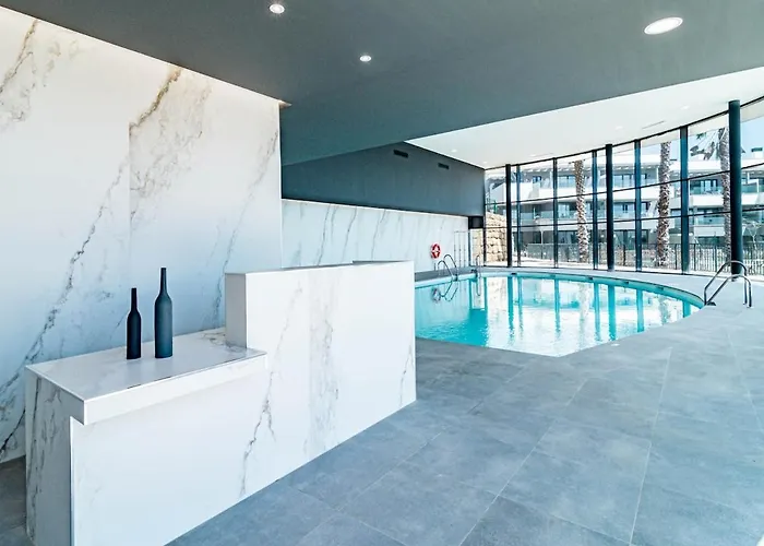 Lme13.3a- Stunning Flat Close To In